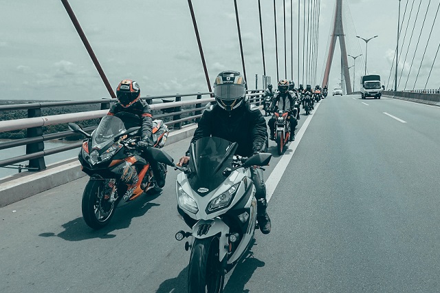 Using Mobile Phones During a Motorcycle Ride: A Safety Perspective by TOGETOOL