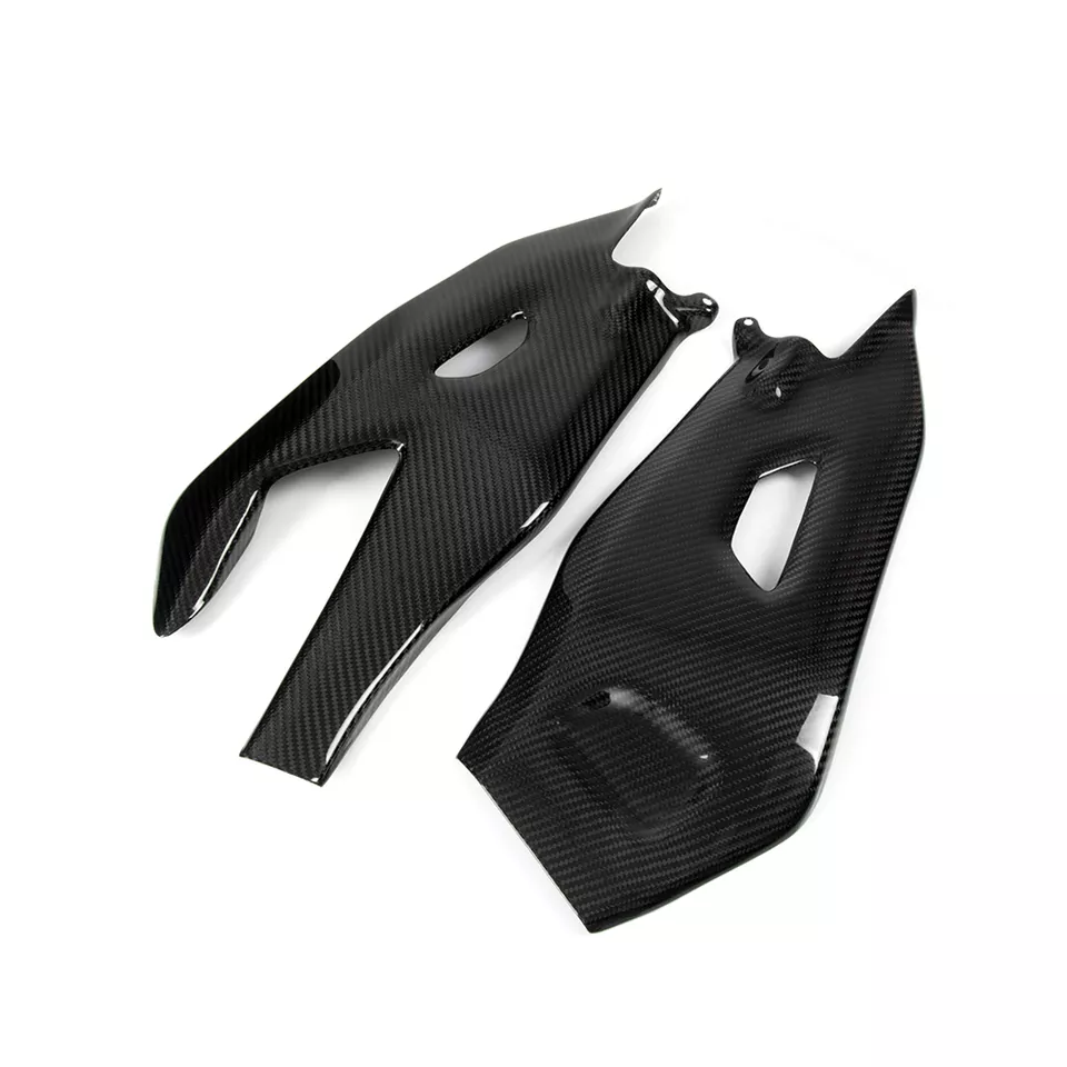 Swingarm Cover，Motorcycle Parts Swingarm Cover，YAMAHA R1 2015-2018 part，YAMAHA part，YAMAHA R1 2015-2018 Swingarm Cover，carbon fiber Swingarm Cover， R1 2015-2018 Swingarm Cover，motorcycle parts，100% Real Carbon Fiber Motorcycle YAMAHA R1 2015-2018 Swingarm Cover，carbon fiber YAMAHA R1 2015-2018 Swingarm Cover 